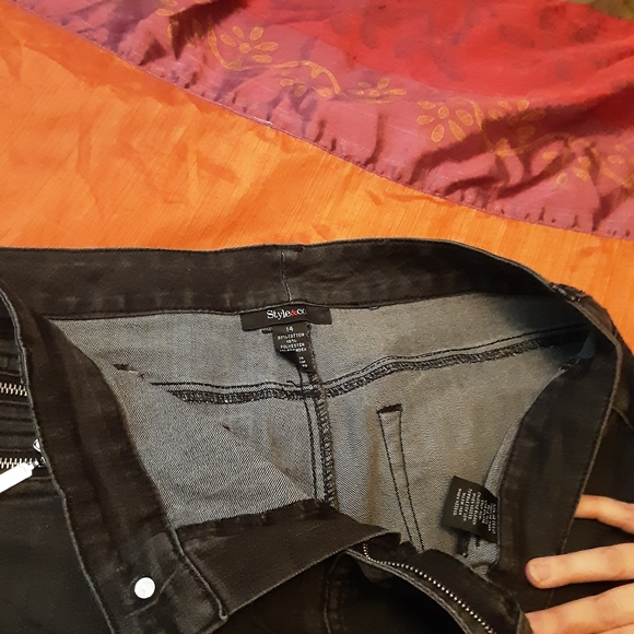 STYLE & CO BLACK WASH JEANS - Picture 2 of 4